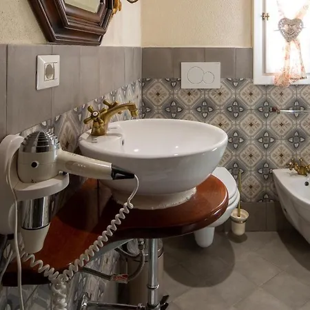 Casa Satta 1925 بيت ضيافة 2*