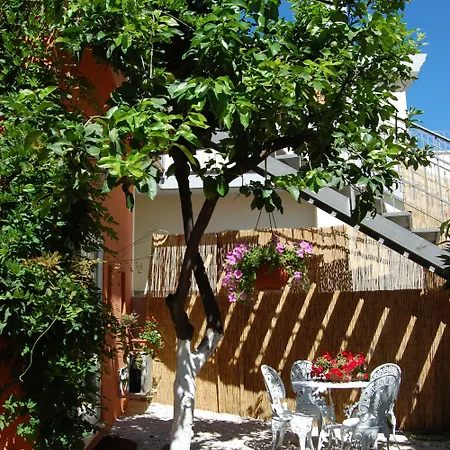 Casa Satta 1925 Гостьовий будинок Ольбія